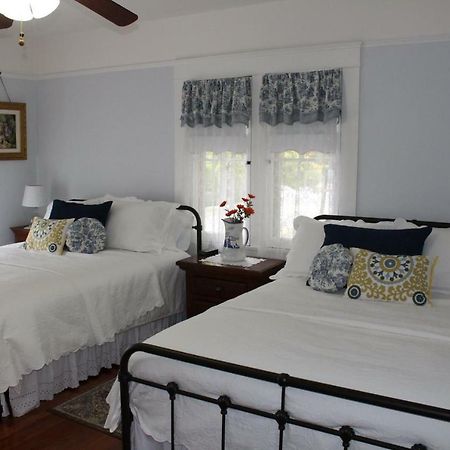 Lady Geneva Bed & Breakfast Medford Exterior photo